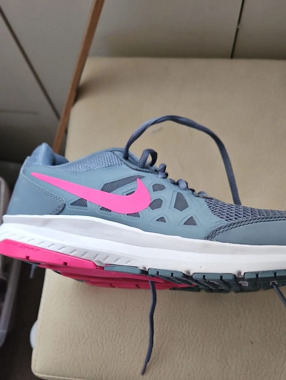Nike Women's Gray and Pink Dart XI Athletic Running Shoes Sz 7.5
